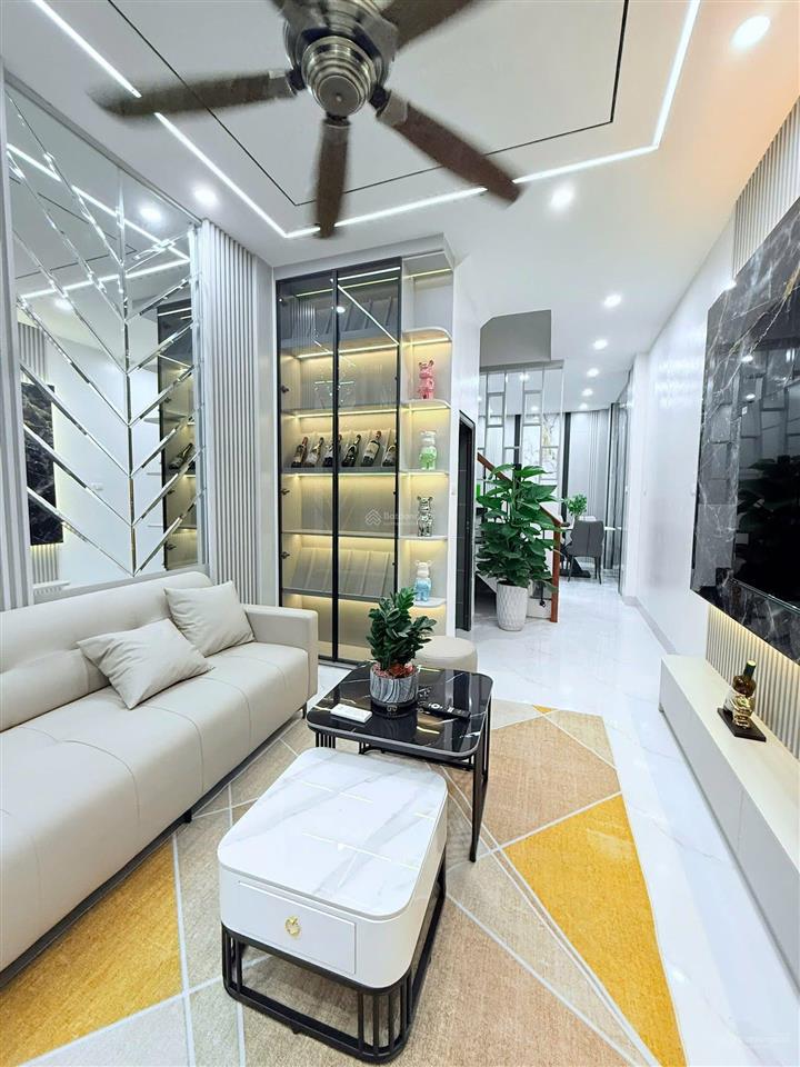Nhà đẹp lô góc phố hồng mai . ngõ thông , đầy đủ nội thất . 40m2 xây 4 tầng.