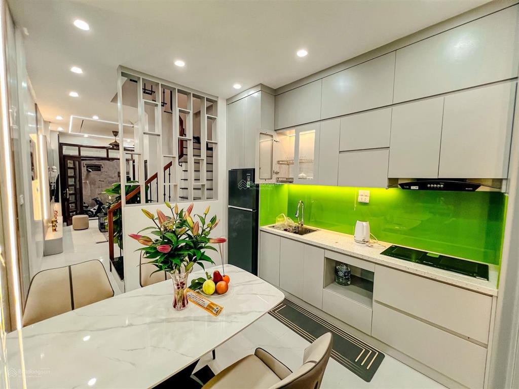 Nhà đẹp lô góc phố hồng mai . ngõ thông , đầy đủ nội thất . 40m2 xây 4 tầng.