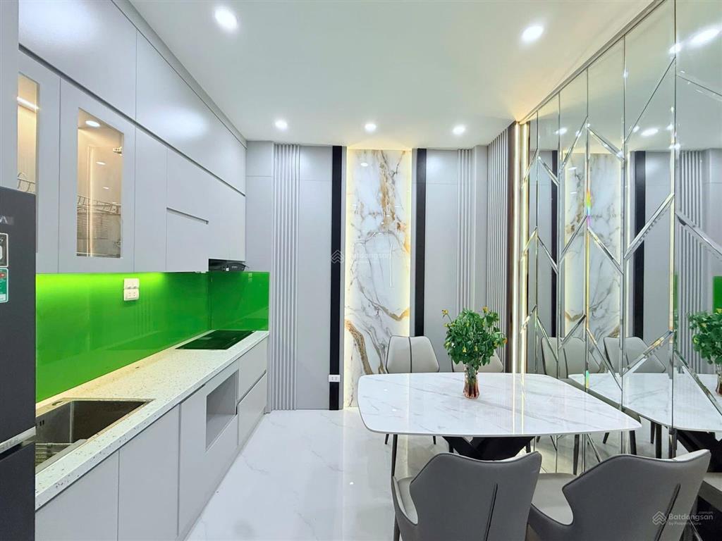 Nhà đẹp lô góc phố hồng mai . ngõ thông , đầy đủ nội thất . 40m2 xây 4 tầng.
