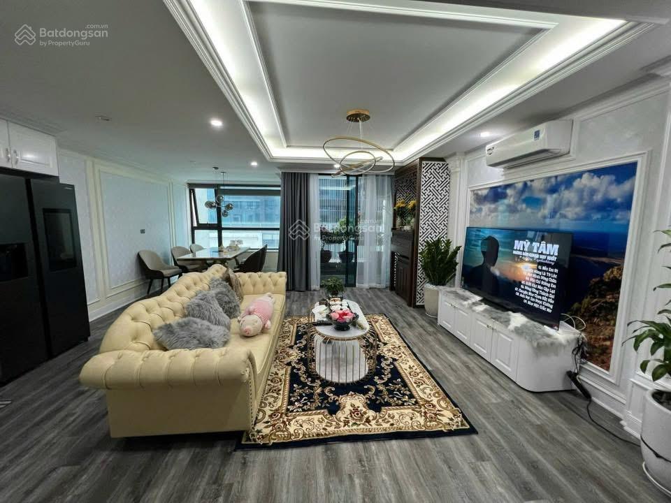 Bán căn hộ chung cư cao cấp golden land. lô góc 148m2 , tầng trung . có 3pn và 2vs.
