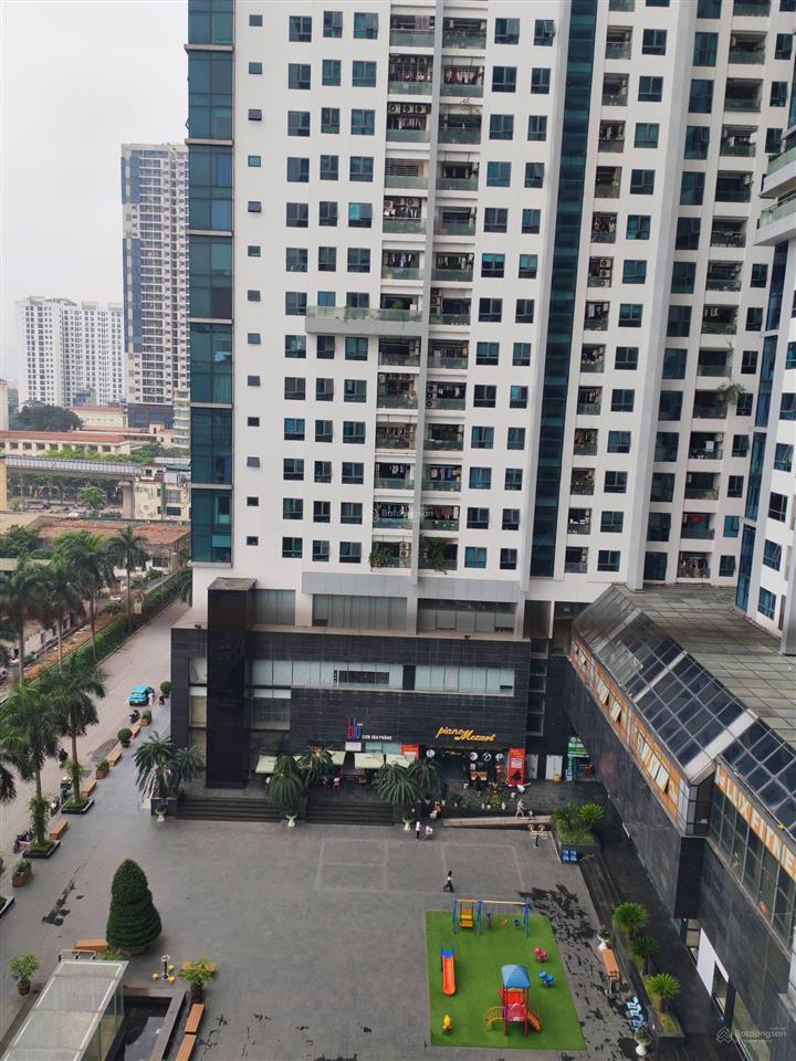 Bán căn hộ chung cư cao cấp golden land. lô góc 148m2 , tầng trung . có 3pn và 2vs.