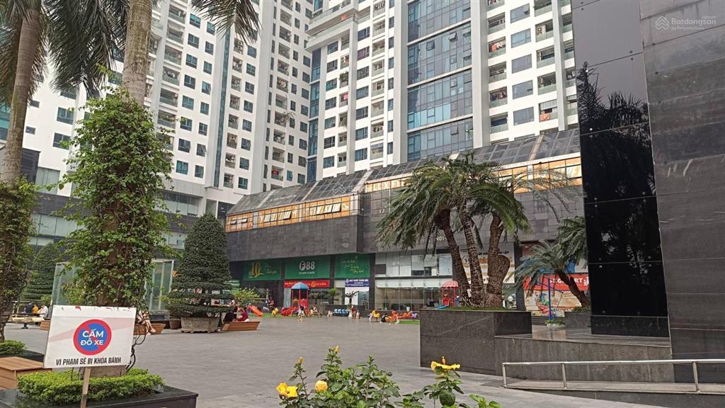 Bán căn hộ chung cư cao cấp golden land. lô góc 148m2 , tầng trung . có 3pn và 2vs.