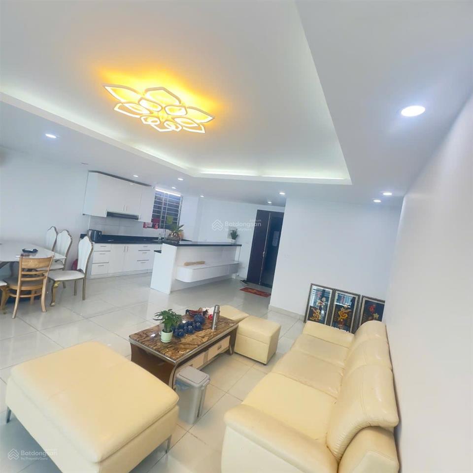 Bán căn hộ 138m2 chung cư golden land, lô góc 4 ngủ 2 vs. sổ chính chủ