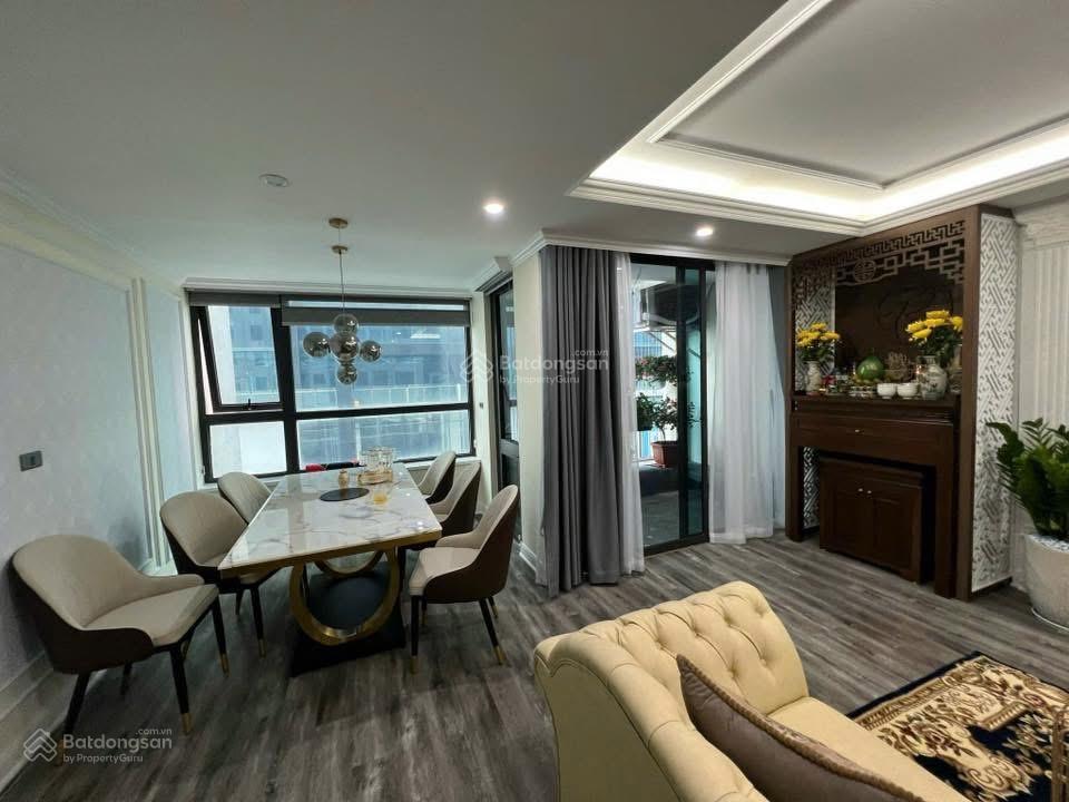 Bán căn hộ chung cư cao cấp golden land. lô góc 148m2 , tầng trung . có 3pn và 2vs.