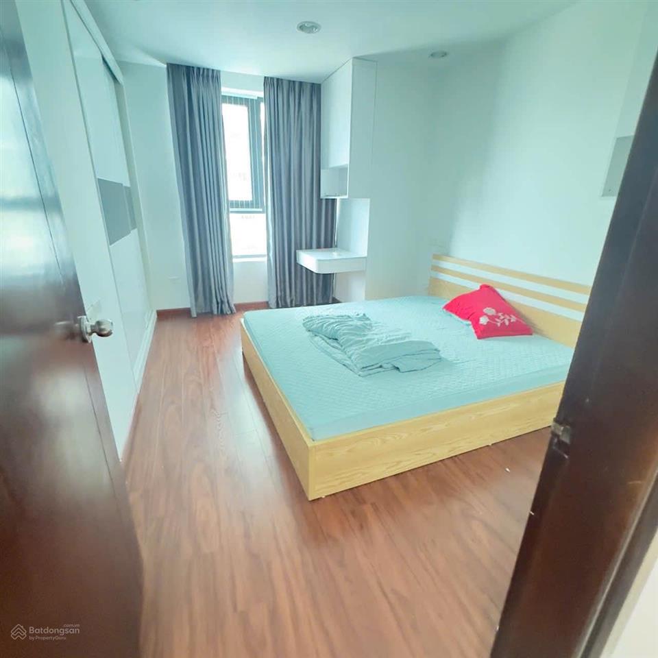 Bán căn hộ 138m2 chung cư golden land, lô góc 4 ngủ 2 vs. sổ chính chủ