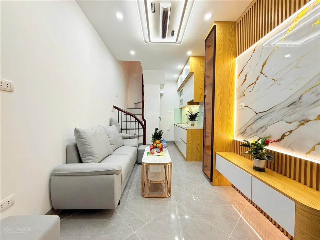Bán nhà phố tôn đức thắng . cách mặt phố chỉ 10m2. nhà xây mới tỉnh , trung tâm phố đầy đủ tiện ích