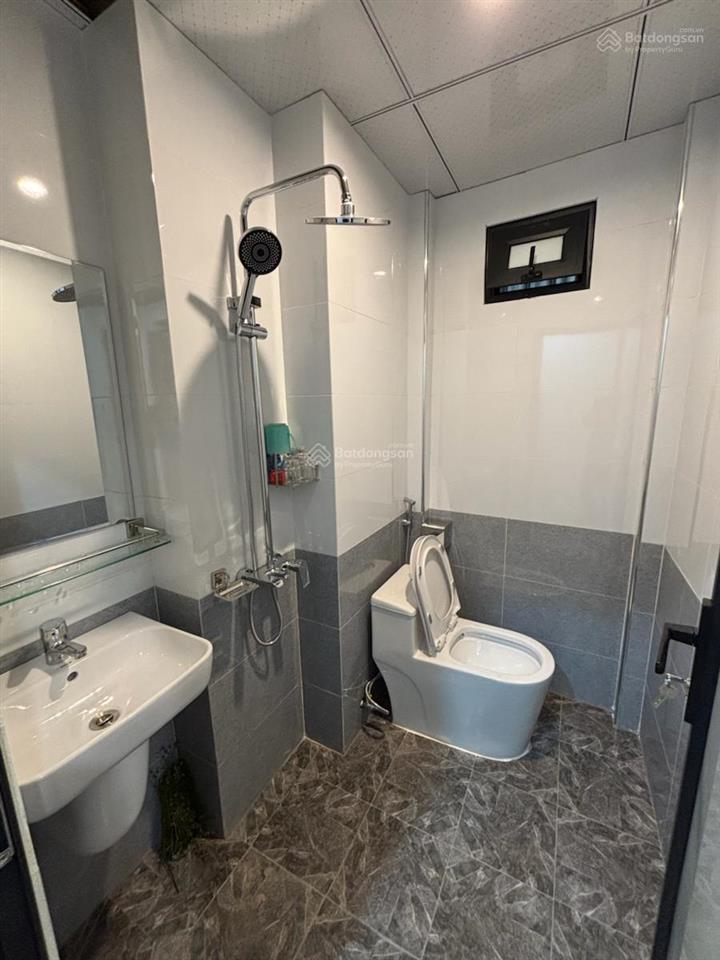 Bán nhà phố tôn đức thắng . cách mặt phố chỉ 10m2. nhà xây mới tỉnh , trung tâm phố đầy đủ tiện ích