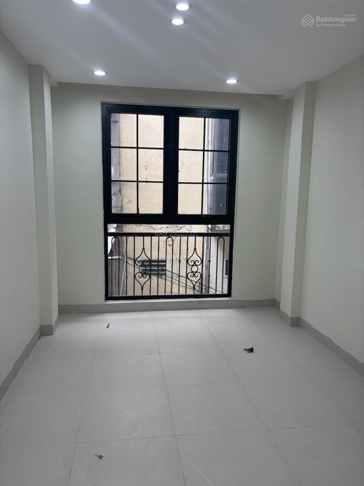 Bán nhà phố tôn đức thắng . cách mặt phố chỉ 10m2. nhà xây mới tỉnh , trung tâm phố đầy đủ tiện ích