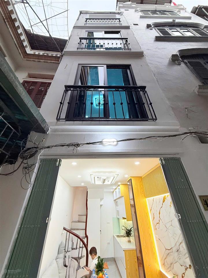 Bán nhà phố tôn đức thắng . cách mặt phố chỉ 10m2. nhà xây mới tỉnh , trung tâm phố đầy đủ tiện ích