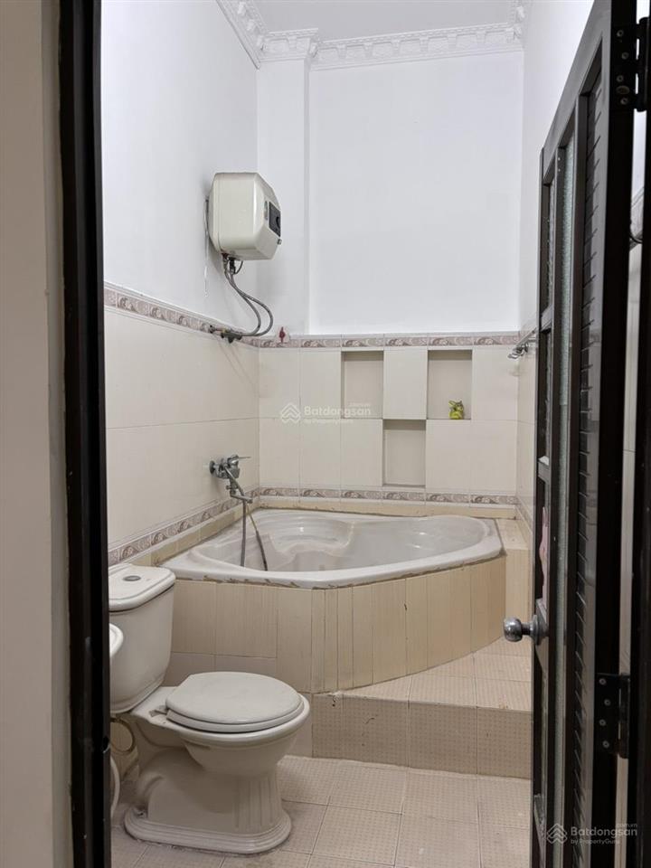 Nhà chính chủ chuyển nhà cho tiện việc học của con nên cho thuê lại, nhà cực đẹp, sạch sẽ, an ninh