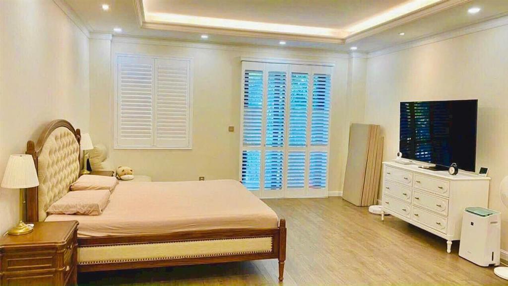 Chính chủ cần bán gấp nhà phố nội thất cao cấp kđt lakeview city dt 5x20m 3 lầu view công viên