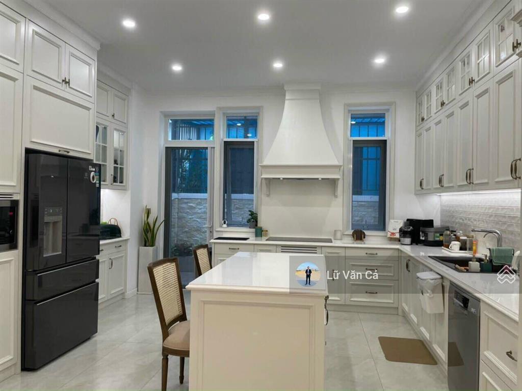 Chính chủ cần bán gấp nhà phố nội thất cao cấp kđt lakeview city dt 5x20m 3 lầu view công viên
