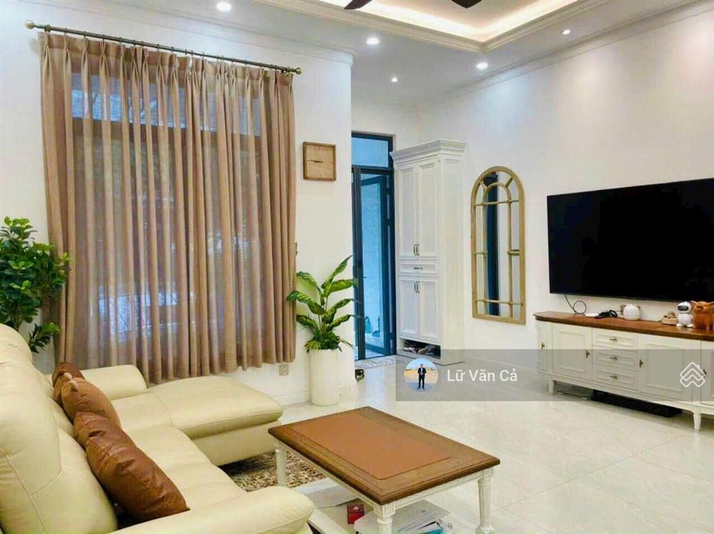 Chính chủ cần bán gấp nhà phố nội thất cao cấp kđt lakeview city dt 5x20m 3 lầu view công viên