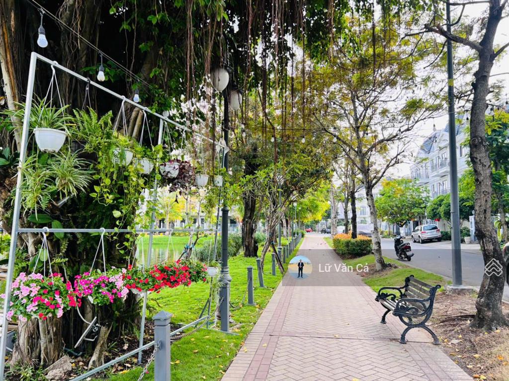 Chính chủ chuyển công tác cần bán gấp nhà phố lakeview city dt 6x16m nhà đã hoàn thiện giá 17,5 tỷ
