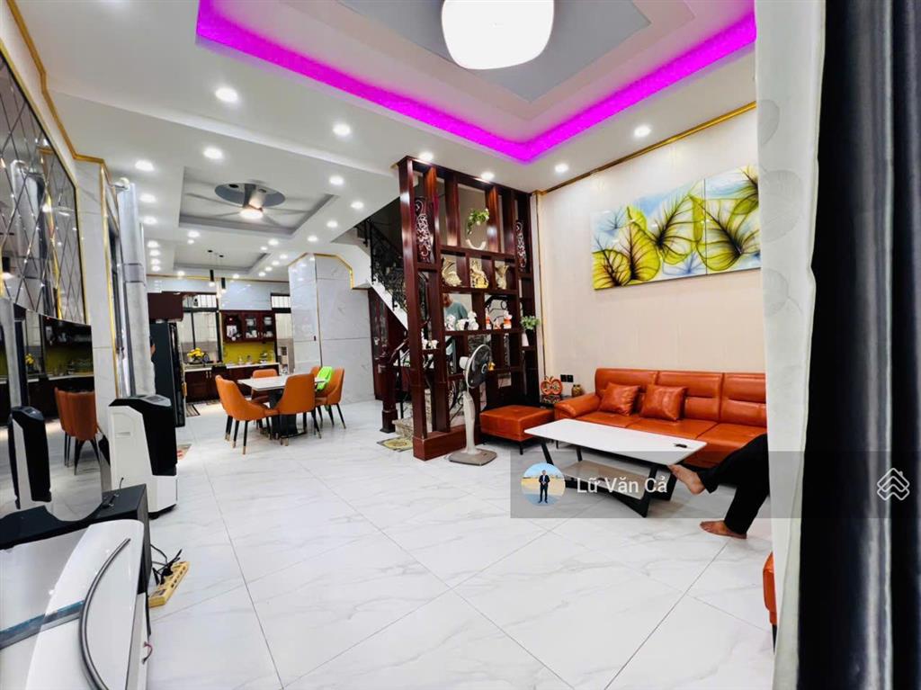 Kẹt tiền chính chủ cần bán gấp căn góc sân vườn lakeview city dt 7x20m full nội thất giá 25 tỷ