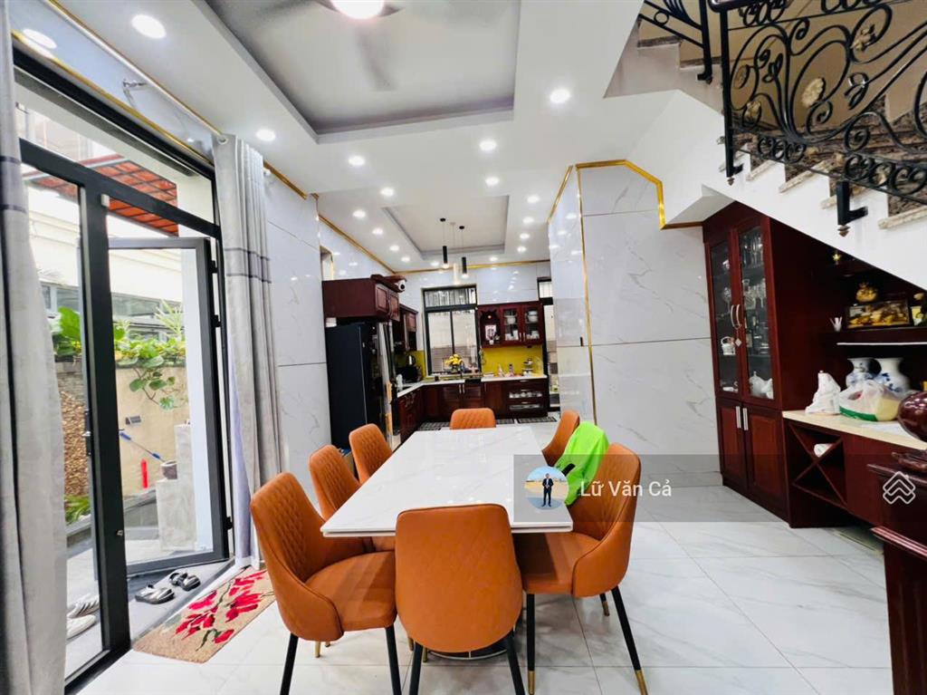Kẹt tiền chính chủ cần bán gấp căn góc sân vườn lakeview city dt 7x20m full nội thất giá 25 tỷ