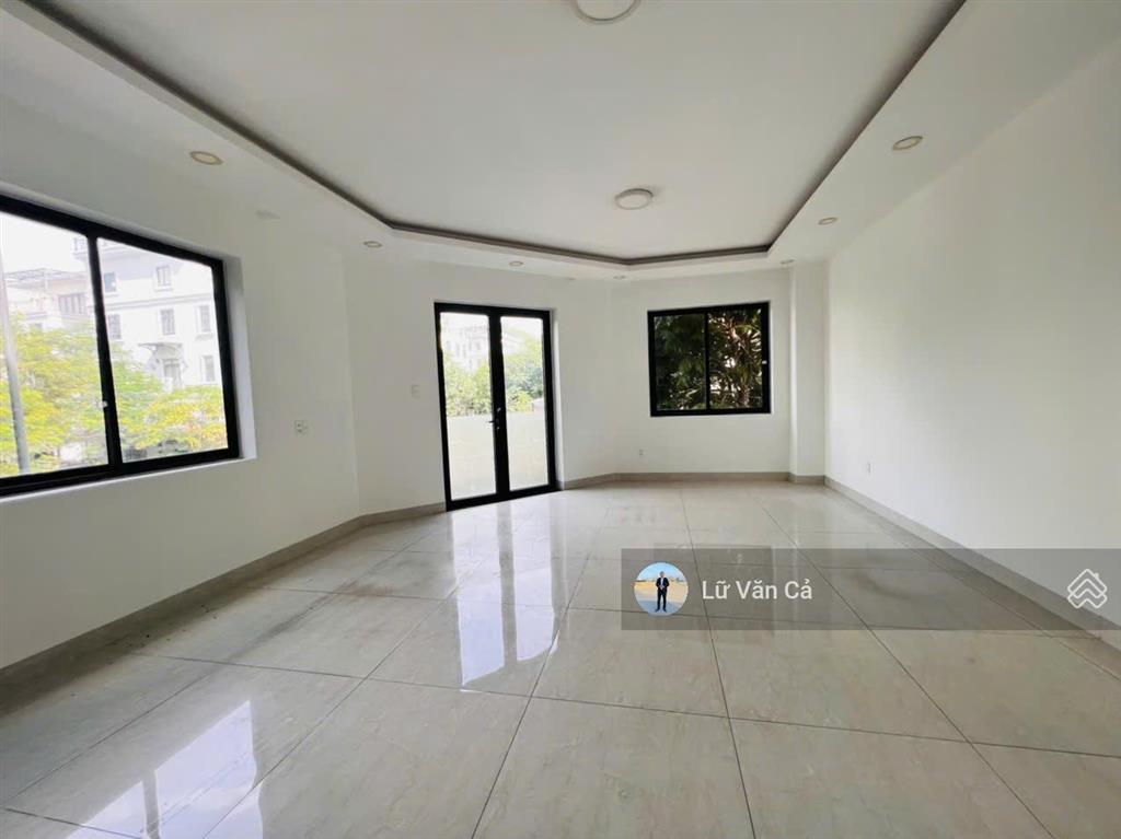 Lakeview city căn góc sân vườn, góc 2 mặt tiền đường lớn, dt 8,6x20m, 5 pn, nhà hoàn thiện cơ bản
