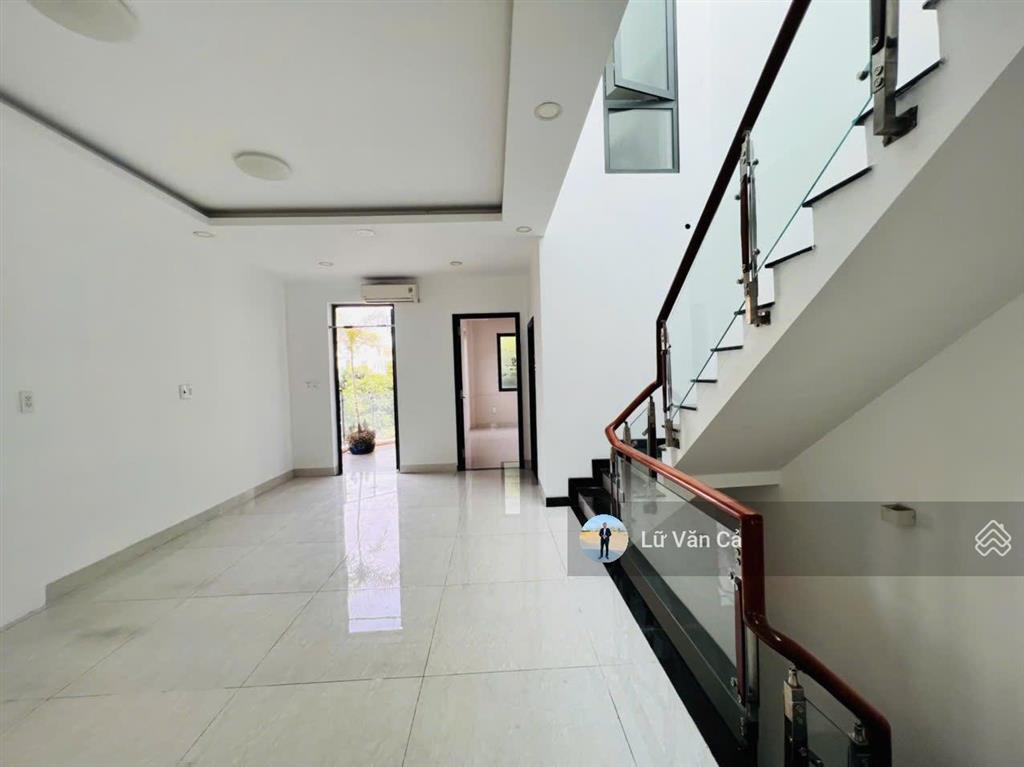 Lakeview city căn góc sân vườn, góc 2 mặt tiền đường lớn, dt 8,6x20m, 5 pn, nhà hoàn thiện cơ bản