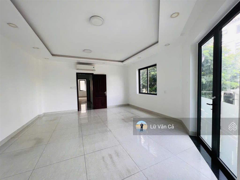 Lakeview city căn góc sân vườn, góc 2 mặt tiền đường lớn, dt 8,6x20m, 5 pn, nhà hoàn thiện cơ bản