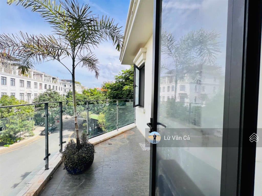 Lakeview city căn góc sân vườn, góc 2 mặt tiền đường lớn, dt 8,6x20m, 5 pn, nhà hoàn thiện cơ bản