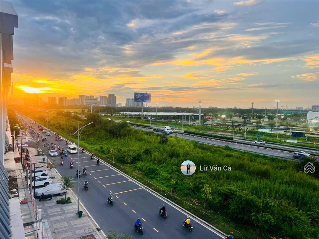 Cho thuê shophouse mặt tiền song hành lakeview city, dt 5x20m 4 lầu sử dụng, có thang máy, giá 40tr