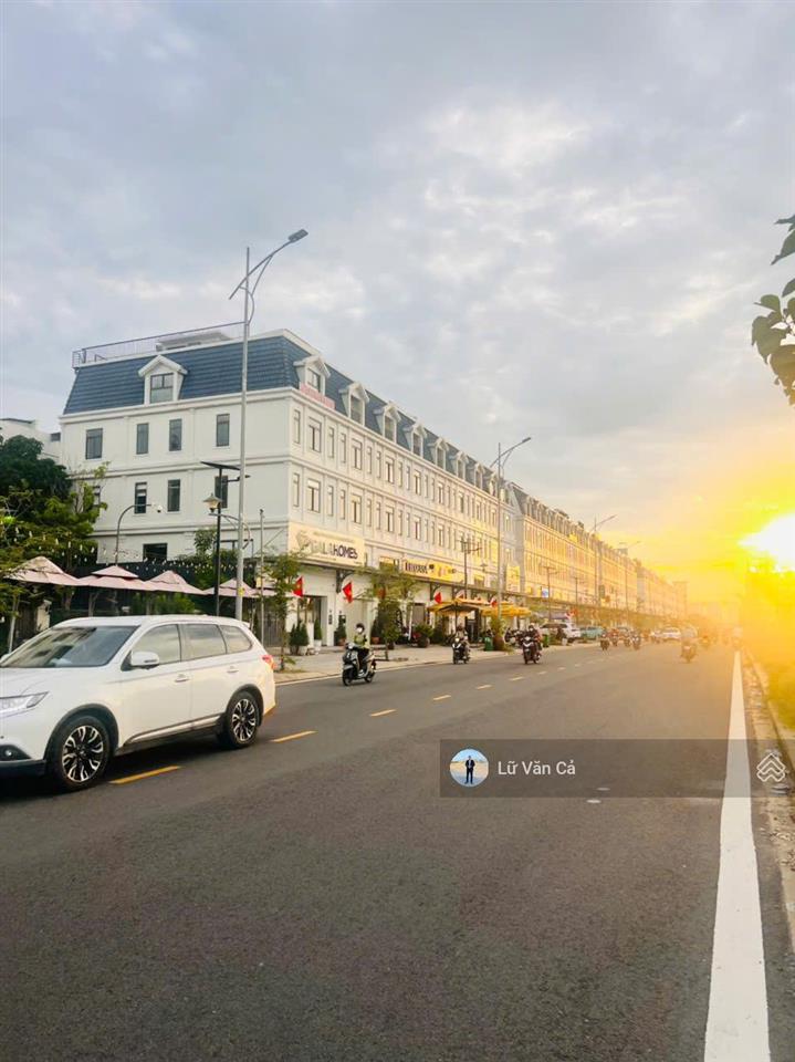 Cho thuê shophouse mặt tiền song hành lakeview city, dt 5x20m 4 lầu sử dụng, có thang máy, giá 40tr