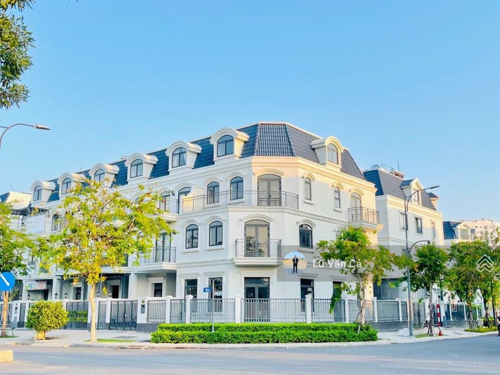 Cần bán nhanh nhà phố sân vườn lakeview city dt 7x20m 3 lầu nhà hoàn thiện full đầy đủ nội thất