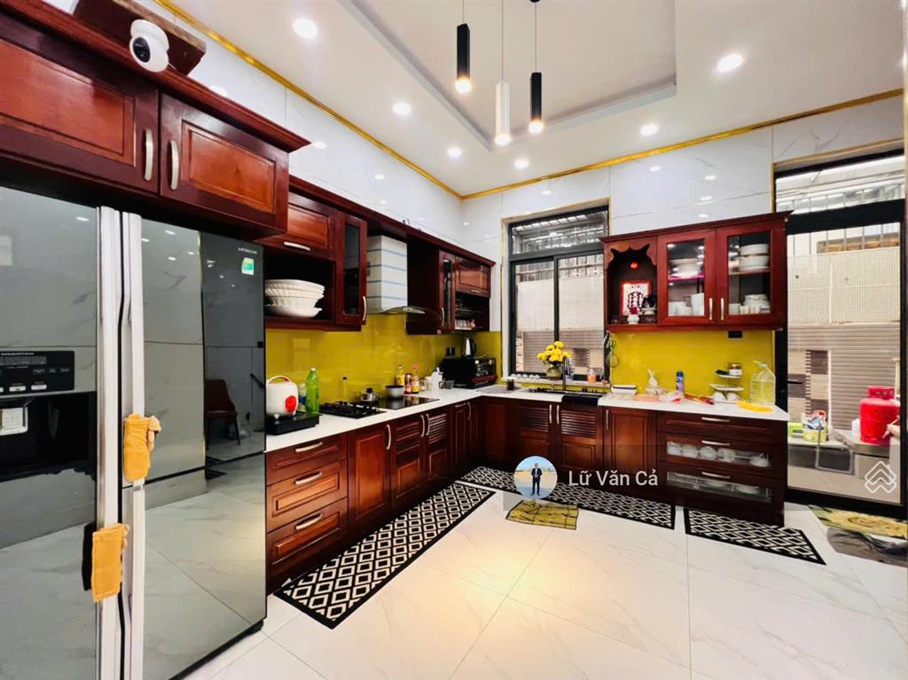 Cần bán nhanh nhà phố sân vườn lakeview city dt 7x20m 3 lầu nhà hoàn thiện full đầy đủ nội thất