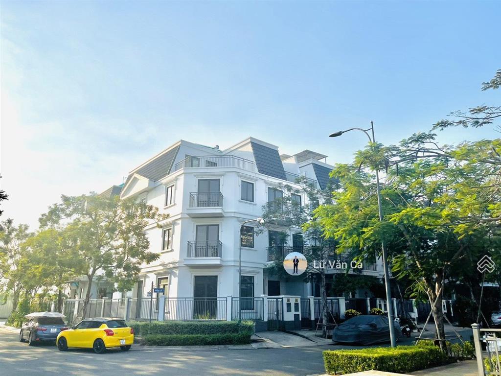 Cần bán nhanh nhà phố sân vườn lakeview city dt 7x20m 3 lầu nhà hoàn thiện full đầy đủ nội thất