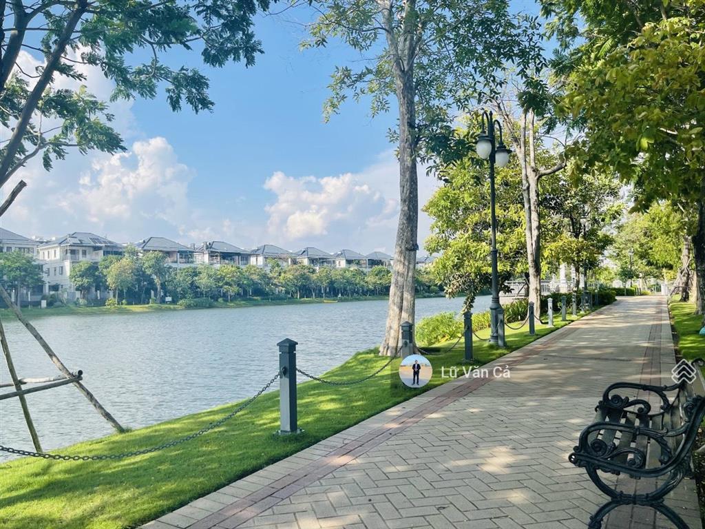 Chính chủ chuyển công tác cần bán gấp nhà phố lakeview city dt 5x20m nhà giao thô giá 18,5 tỷ