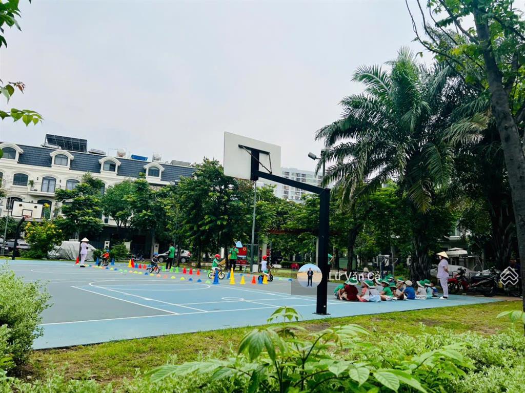 Chính chủ chuyển công tác cần bán gấp nhà phố lakeview city dt 5x20m nhà giao thô giá 18,5 tỷ