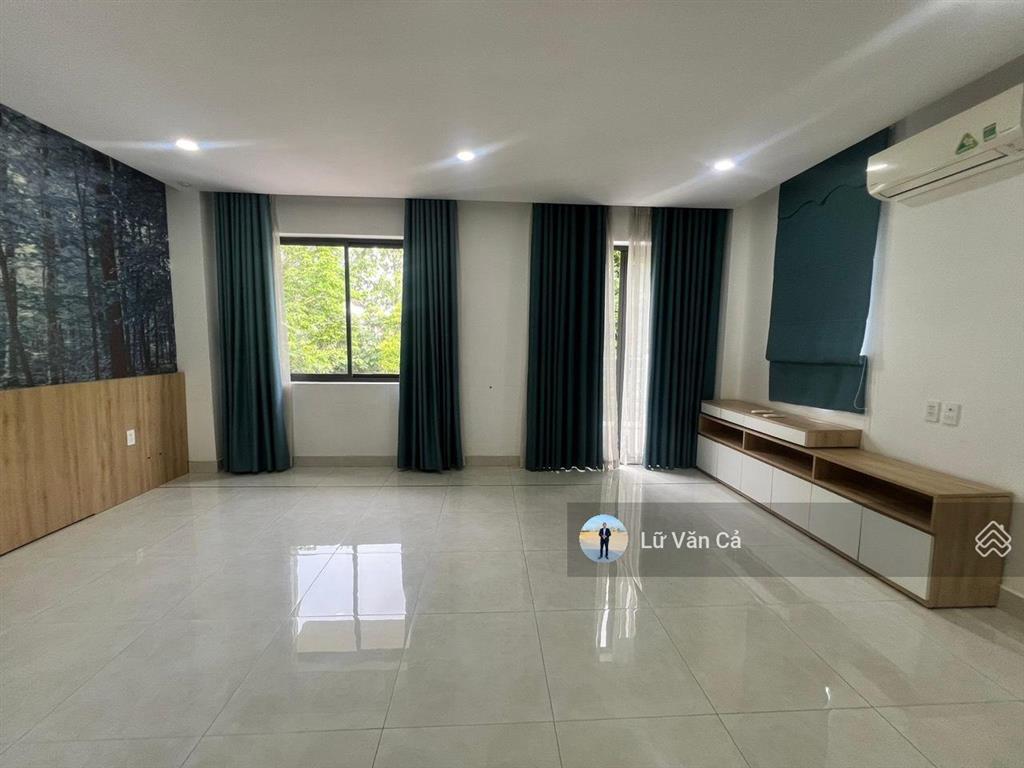 Cho thuê căn biệt thự sân vườn 4 phòng ngủ dt 8x20m 2 lầu, tại kđt lakeview city giá chỉ 28 triệu