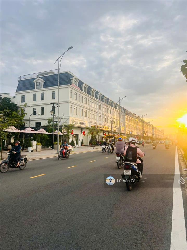 Chính chủ thuê shophouse song hành lakeview city, dt 7x20m 5 lầu sử dụng, có thang máy, giá 50 tr