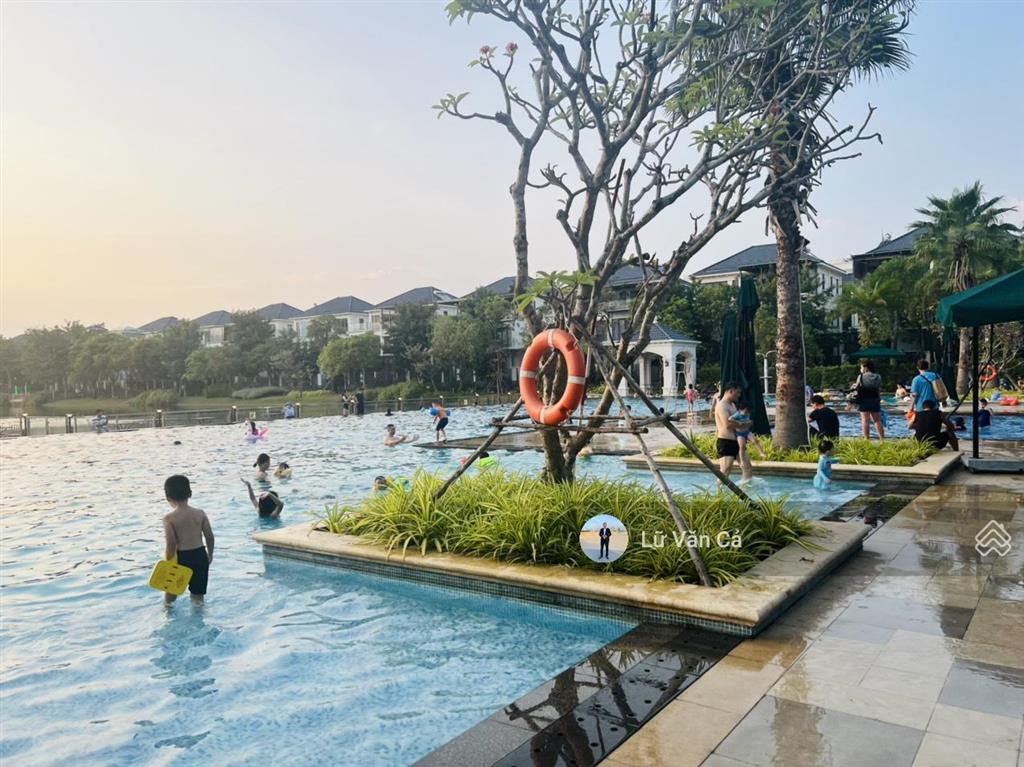 Cho thuê căn biệt thự sân vườn lakeview city 4 phòng ngủ dt 8x20m 2 lầu full nội thất, giá 35 tr/th