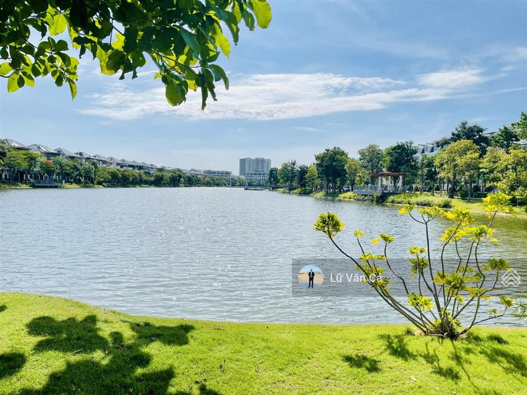 Cho thuê căn biệt thự sân vườn lakeview city 4 phòng ngủ dt 8x20m 2 lầu full nội thất, giá 35 tr/th