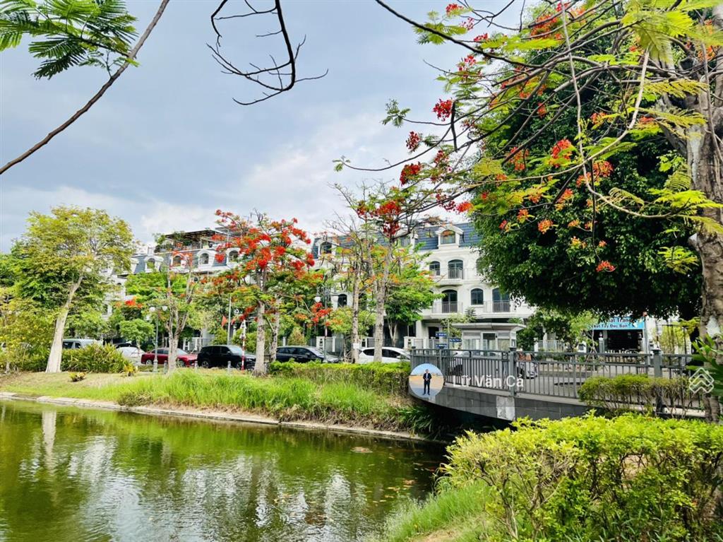 Lakeview city nhà phố dt 5x20m 3 lầu ban công thoáng mát hoàn thiện cơ bản mới đẹp giá thuê 30tr