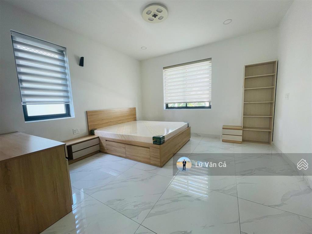 Biệt thự sân vườn full nội thất giá chỉ 35tr dt 8x20m 1 trệt 2 lầu kđt lakeview city  0907 860 ***