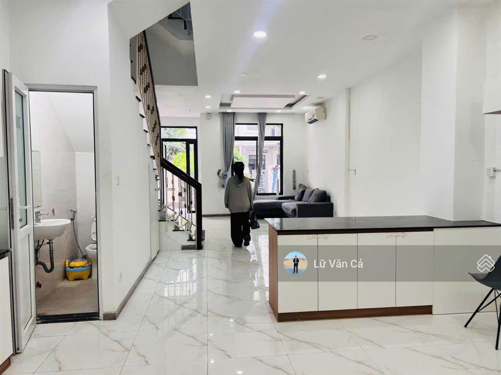 Hót nhà phố lakeview city hoàn thiện cần cho thuê giá 32 tr dt 5x20m 4 phòng ngủ dọn vô ở ngay