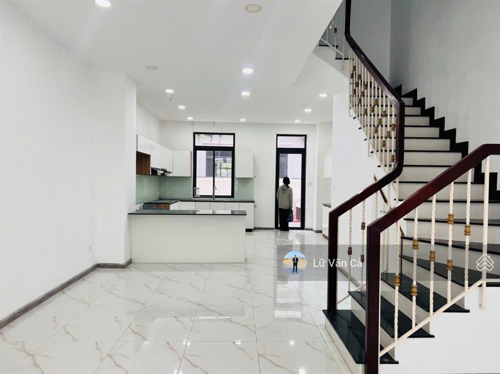 Hót nhà phố lakeview city hoàn thiện cần cho thuê giá 32 tr dt 5x20m 4 phòng ngủ dọn vô ở ngay