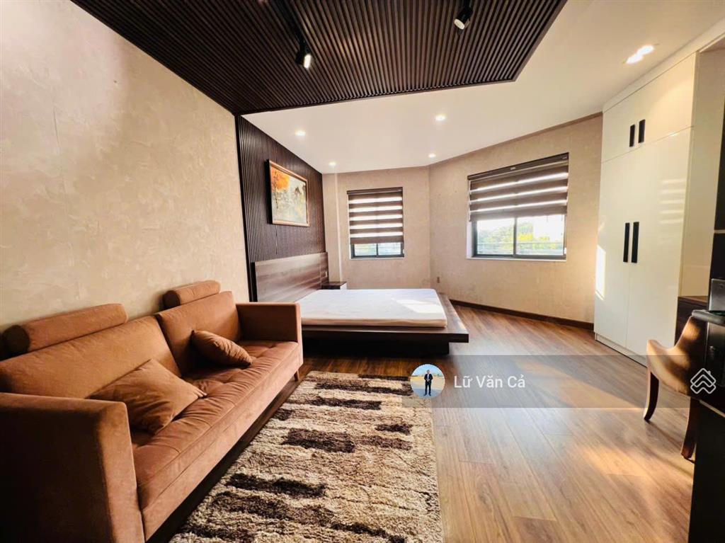 Lakeview city căn góc sân vườn 2 mặt tiền full nội thất đầy đủ, dt 160m, 5 phòng ngủ,giá thuê 40 tr