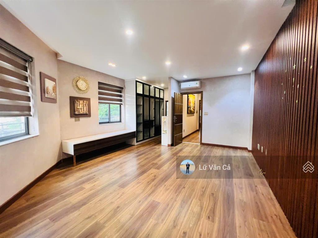Lakeview city căn góc sân vườn 2 mặt tiền full nội thất đầy đủ, dt 160m, 5 phòng ngủ,giá thuê 40 tr