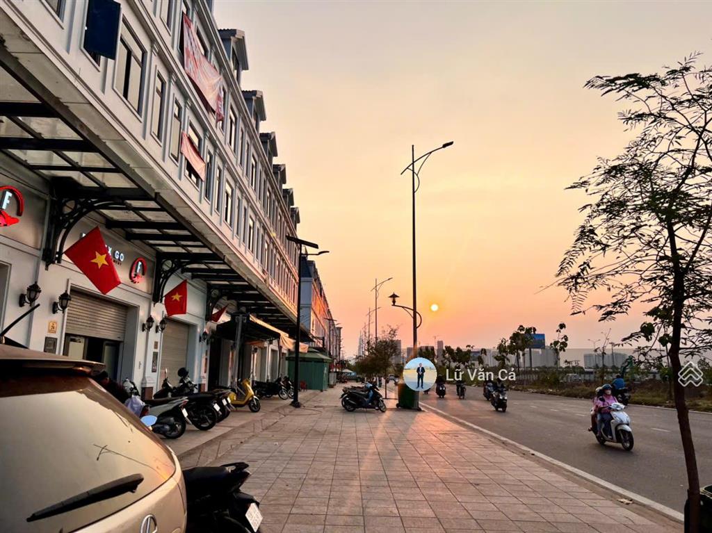 Kẹt tiền chính chủ cần bán gấp căn góc sân vườn lakeview city dt 5x20m nội thất giá bán thoả thuận