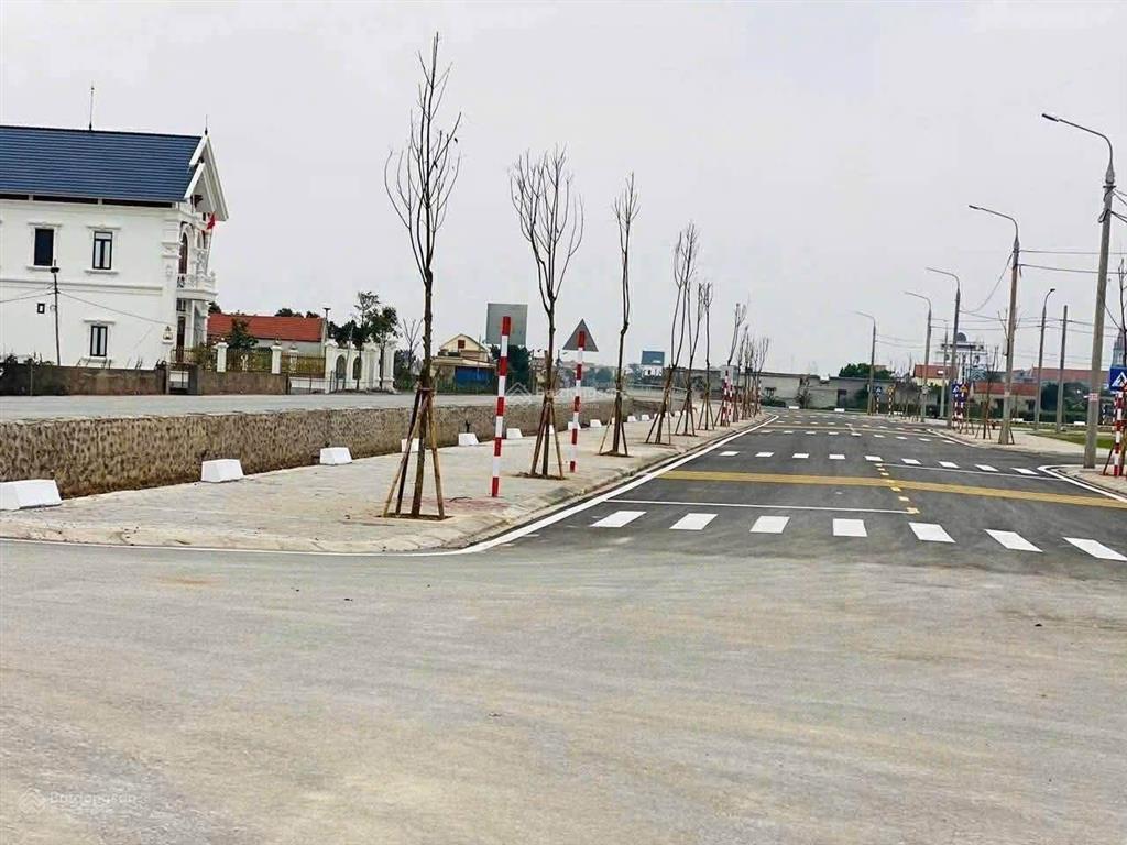 Xây nhà thiếu tiền nên muốn nhượng lại lô đất 108m2