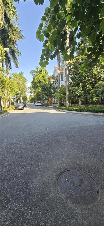 Bán biệt thự ciputra, 230m2, 3 tầng, mặt tiền 10m, bán 400m2/m2. có tl