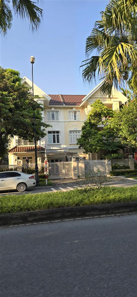 Bán biệt thự ciputra, 230m2, 3 tầng, mặt tiền 10m, bán 400m2/m2. có tl