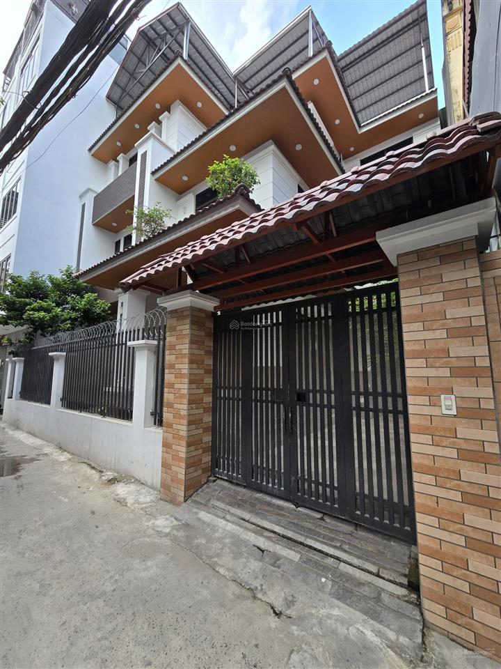 Phố xuân thủy, cầu giấy, nhà đẹp 3 tầng, sân vườn, lô góc 3 thoáng, ô tô vào, 158m2, 38,5 tỷ.