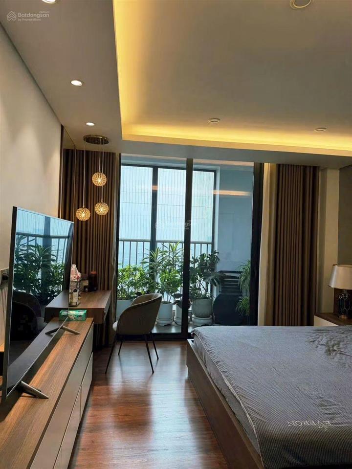 Phố văn cao  quần ngựa. nhà 60m2, 6 tầng, hai thoáng, ô tô đỗ, kinh doanh đỉnh. 2x tỷ có tl.