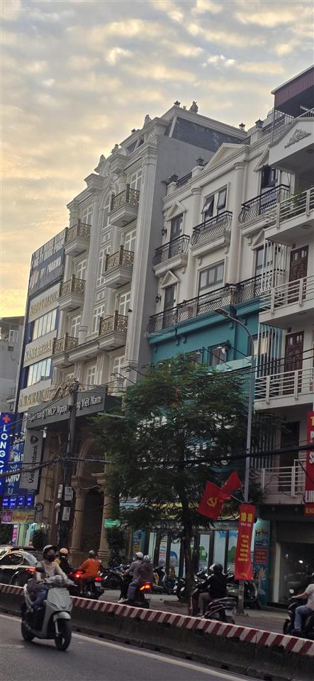 Mặt phố, lạc long quân, nhà 5 tầng, 138m2, mặt tiền 7.5m, kinh doanh, nở hậu, 7** tr/m2.