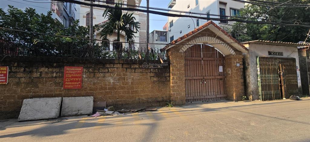 Phố xuân thủy, cầu giấy, nhà đẹp 3 tầng, sân vườn, lô góc 3 thoáng, ô tô vào, 158m2, 38,5 tỷ.