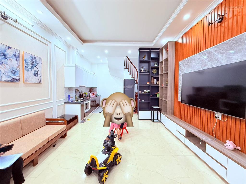 Trung kính 10.2 tỷ 40m2 nhà 5 tầng, mặt tiền 4.2m, ô chờ thang máy, ngõ rộng, cách phố 50m